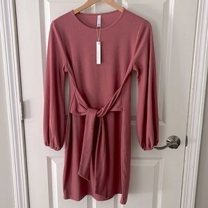 NWT Tie Waist Waffle Mauve dress. Size Medium